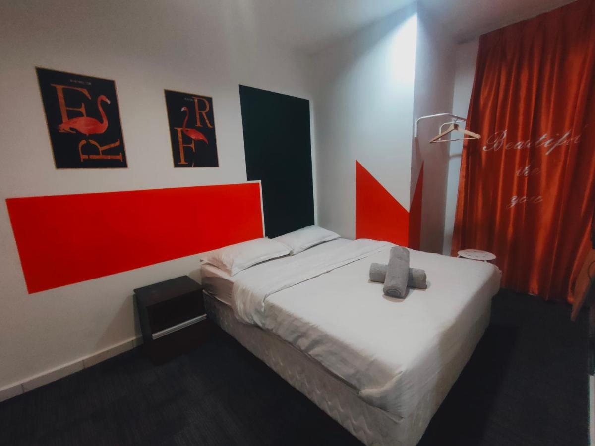 Allbes Parklands Hotel Кланг Екстериор снимка