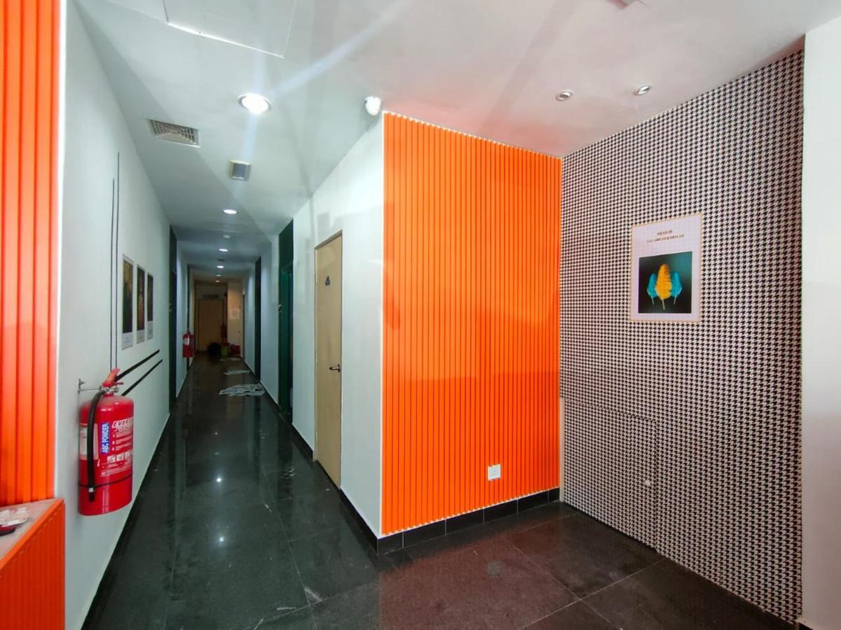 Allbes Parklands Hotel Кланг Екстериор снимка