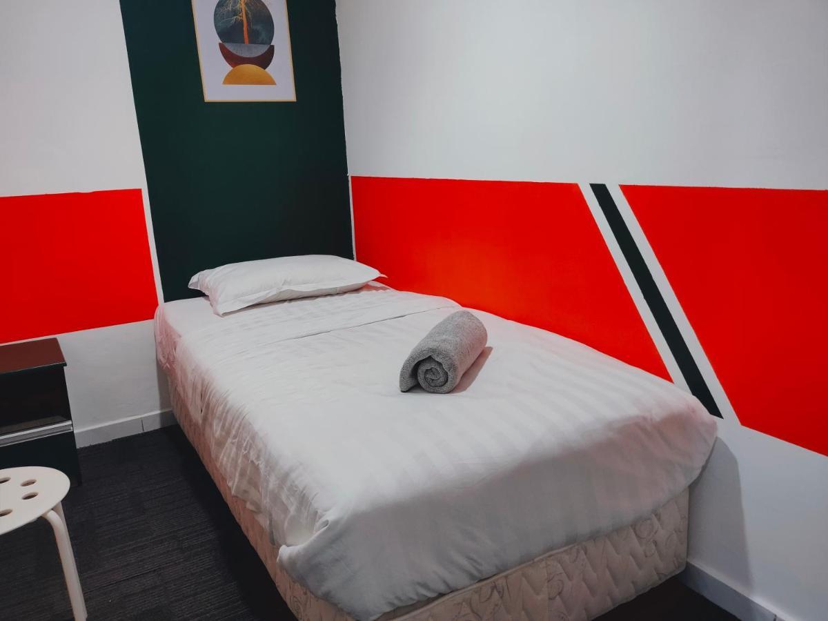 Allbes Parklands Hotel Кланг Екстериор снимка