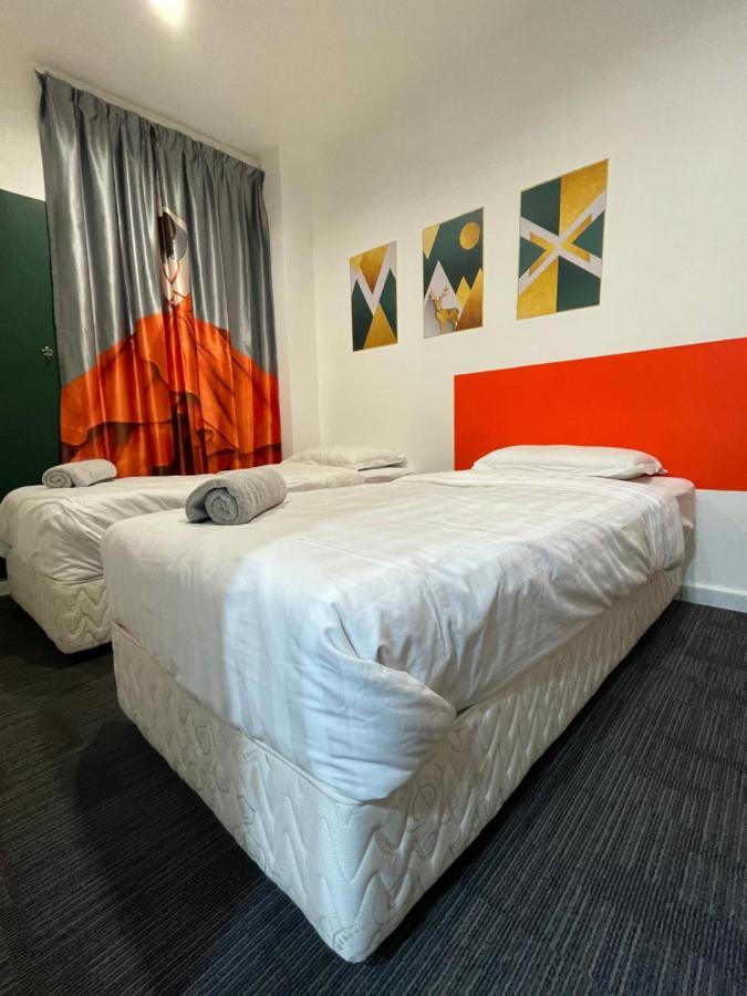 Allbes Parklands Hotel Кланг Екстериор снимка