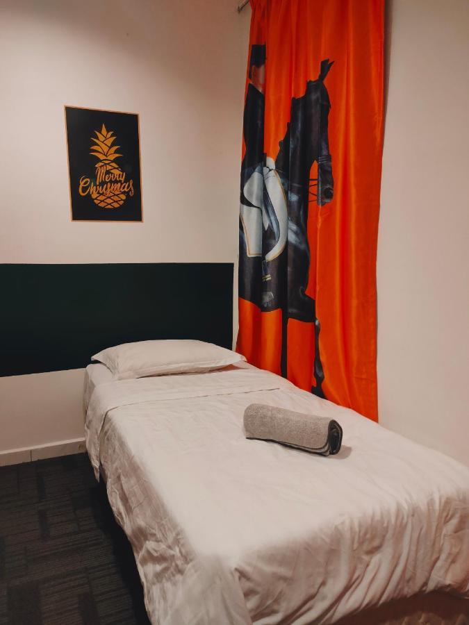 Allbes Parklands Hotel Кланг Екстериор снимка