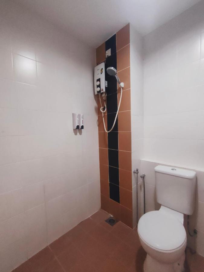 Allbes Parklands Hotel Кланг Екстериор снимка