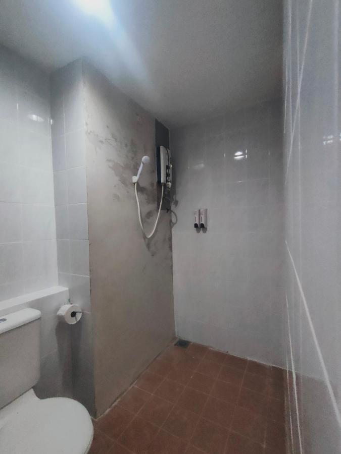 Allbes Parklands Hotel Кланг Екстериор снимка